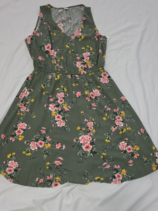 Old Navy Dresses & Skirts - Olive Green Floral Sleeveless V-Neck Dress Size M